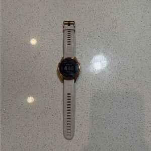 Garmin Gold and White Smartwatch with Modern Design